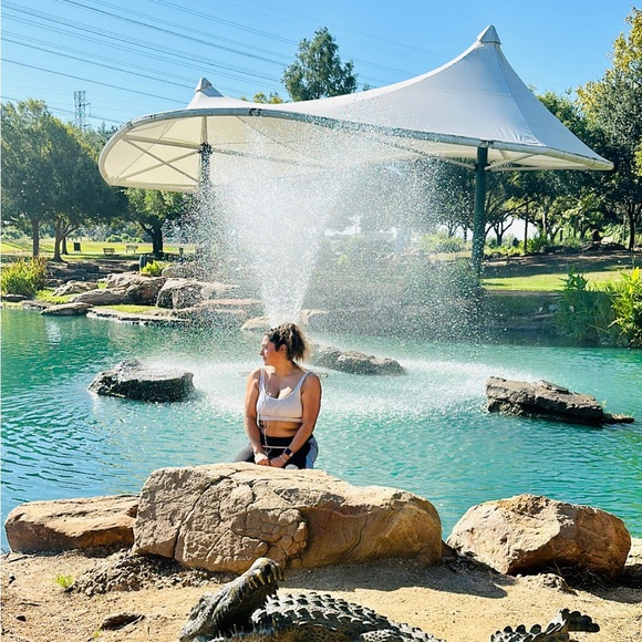 🔥Welcome to my closet! Come meet me. Drop me a line🔥 - Picture 3 of 4